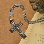Retro Classic Style Crucifix Pendant Necklace: A Faithful Emblem