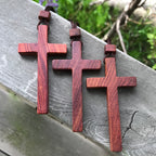 Red & Green Sandalwood Cross Necklace — Natural-Grain Symbol of Blessing