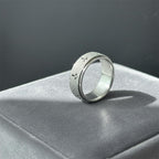 Rotating Cross Spinner Stress-relieving Ring: Emblem of Unshakable Faith